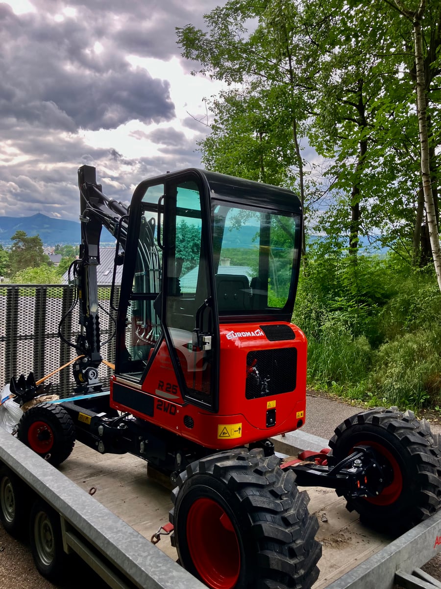 Euromach R25 2WD – Dodání nové techniky do Liberce