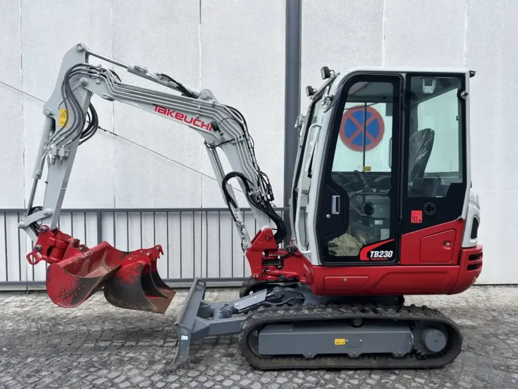 Takeuchi TB 230 GIT — fotografie 4 z 10