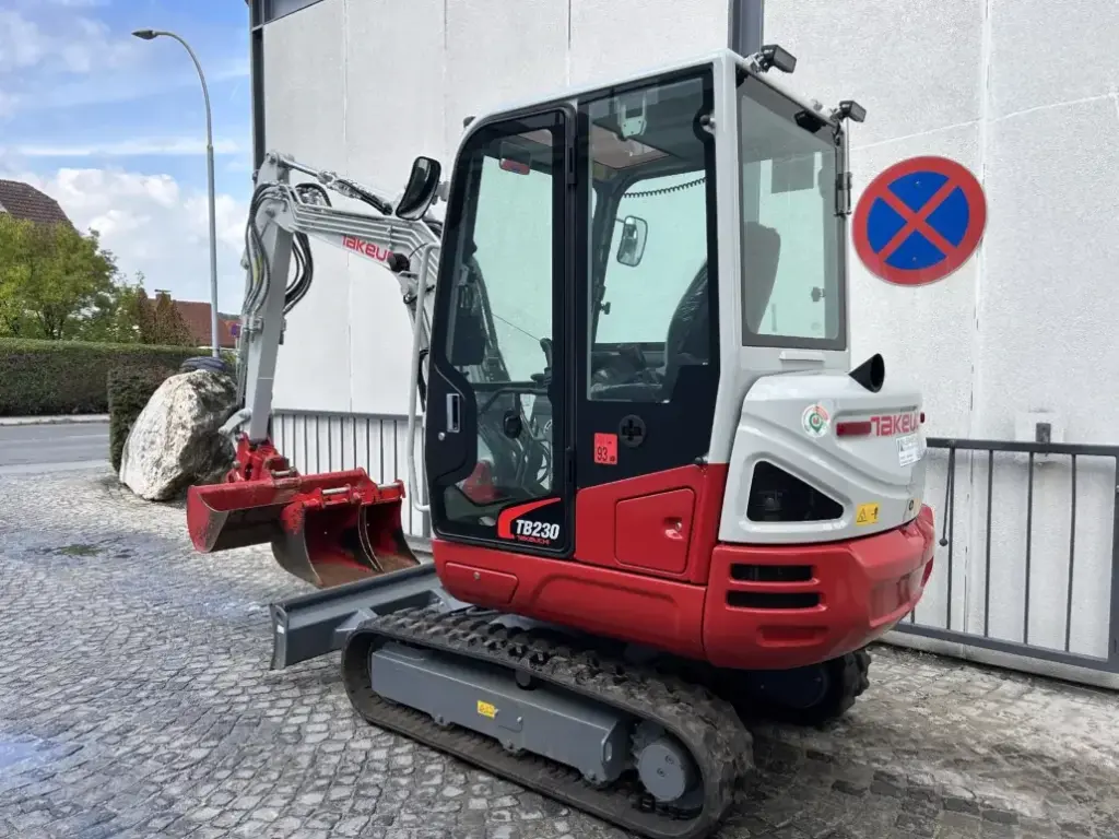 Takeuchi TB 230 GIT — fotografie 6 z 10